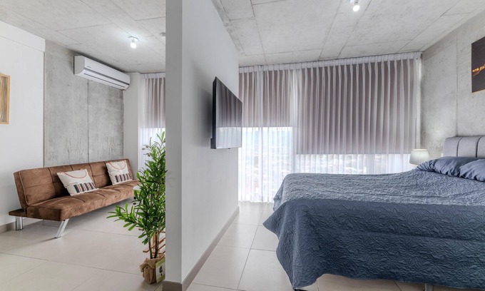 Curridabat Appartement | Skyline iFreses, 22nd floor! AC, TV and Pool