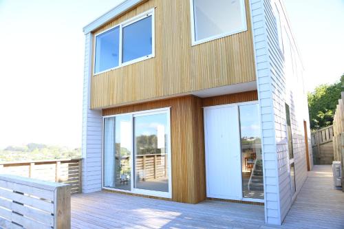 Johnsonville Maison | Skyline Vista - Entirely New House with Luxe Views, Espresso, Netflix & Free Parking