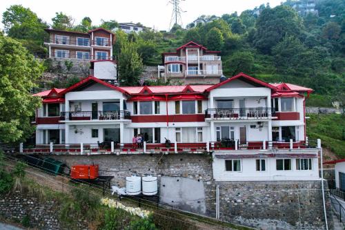 Gagar Lit Et Petit-Déjeuner | SkyNest Bhimtal