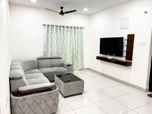 Madhapur Appartement | SkyView Penthouse MEE Homes near Hitech City