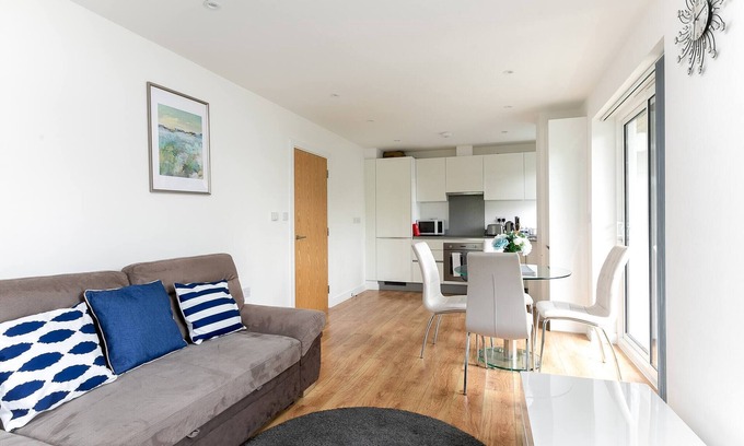 Grange Appartement | Tour Skyvillion Point Enfield 1 chambre avec balcon