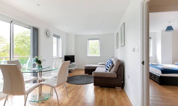 Grange Appartement | Skyvillion - Tower Point Enfield 1 chambre avec balcon