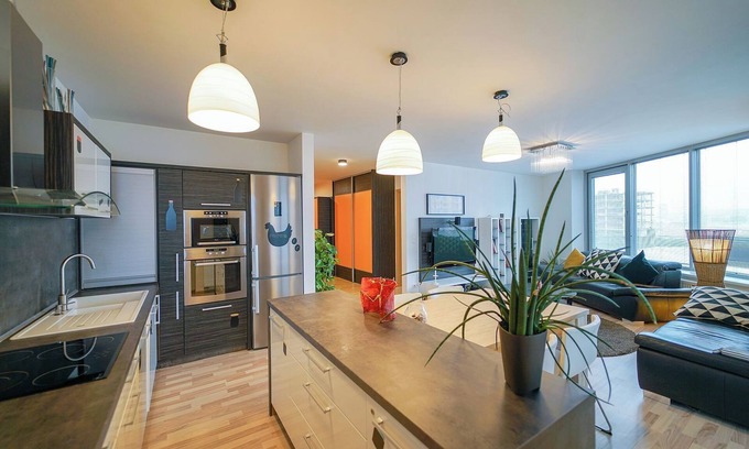 Nove Mesto Appartement | Slavic Spacious Suite by CHORS