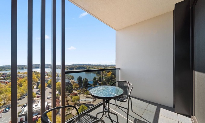 Belconnen Appartement | Sleek 2-Bed Apartment with Rooftop Garden Access