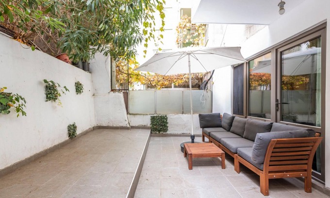 Macka Appartement | Sleek and Central Flat with Backyard in Besiktas