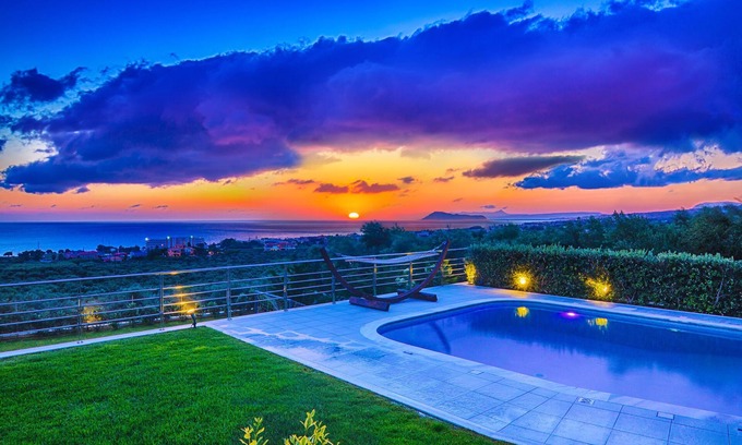 Kolymbari Villa | Domaine de vacances élégant et moderne avec une vue magnifique sur la mer