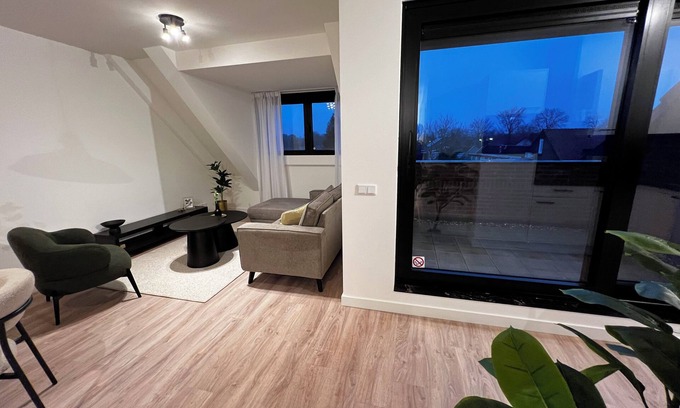 Goirle Appartement | Sleek apartment with parking, fast WiFi, and garden access near cultural spots. Sleeps four.