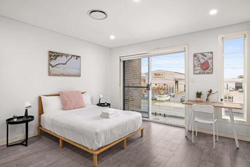 Revesby Maison | Sleek & Comfortable Ensuite Double Room at Revesby with Shared Kitchen