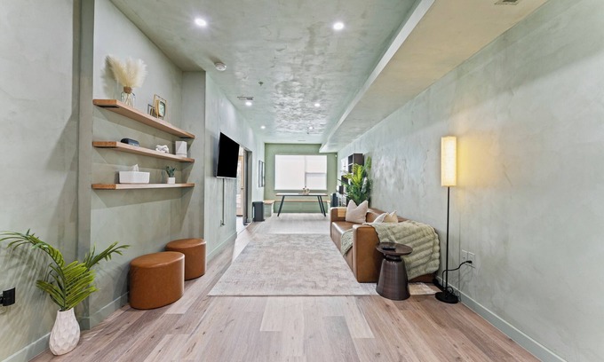 Washington Maison | Sleek & Cozy DC Oasis 1BR/1BA w/ Accessible backyard