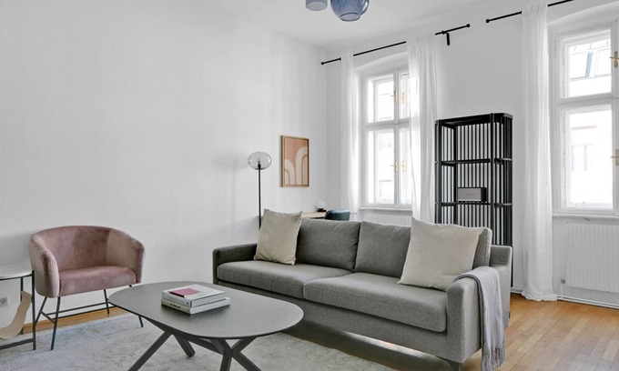 Grinzing Appartement | Sleek Döbling 1BR w/ Elevator, near Spittelau & U6, by Blueground