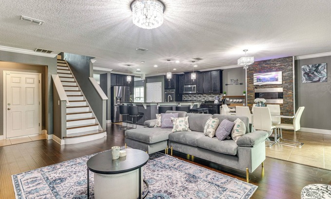 Marbella Maison | Sleek Family Home Near Orlando Theme Parks