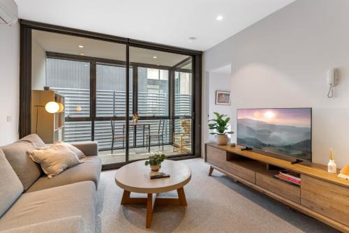 Collingwood Appartement | Sleek Inner-City 1-Bed Pad with Pool & BBQ