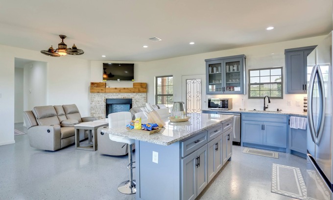 Jacksboro Maison | Sleek Jacksboro Home w/Fireplace + Patio!