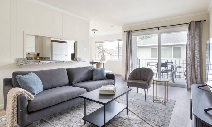 University South Appartement | Sleek Palo Alto 1BR w/ Garden, Parking & W/D, nr shops, by Blueground