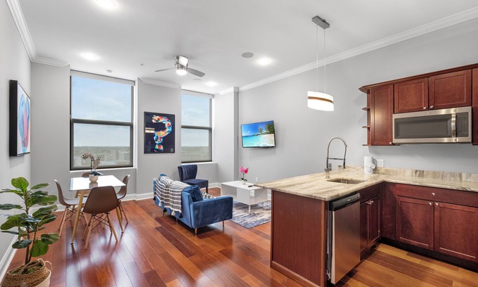 Olde Kensington Appartement | Sleek Residence with Rooftop Pool, Gym, and Concierge Service