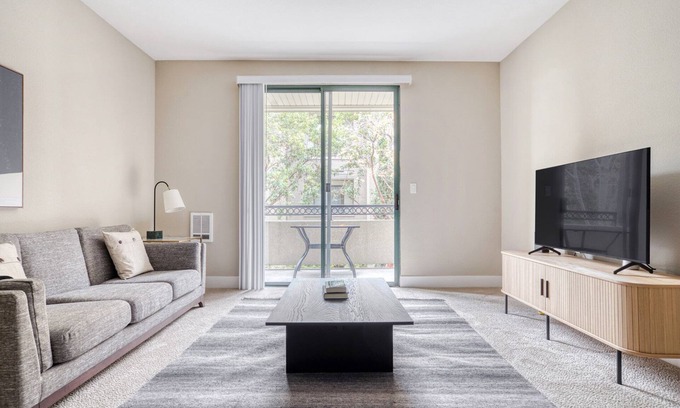 East San Mateo Appartement | Sleek San Mateo 2BR w/ Pool & Gym, easy highway access, by Blueground