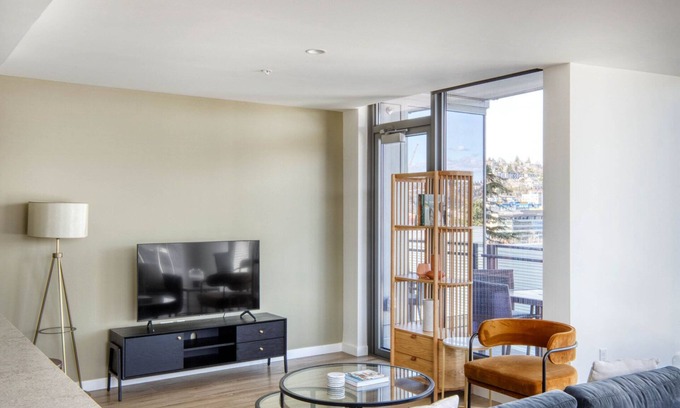 South Lake Union Appartement | Sleek South Lake Union 2BR w/ Gym & Roof, nr downtown, by Blueground