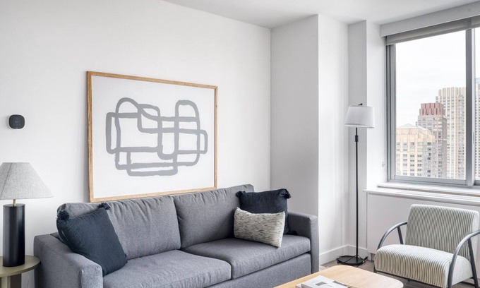 Lincoln Square Appartement | Sleek UWS 2BR w/ Gym, Balcony & W/D, nr Central Park, by Blueground