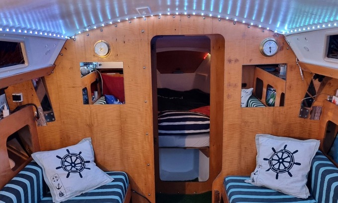 Le Port Location De Bateaux | SLEEPING ON THE WATER