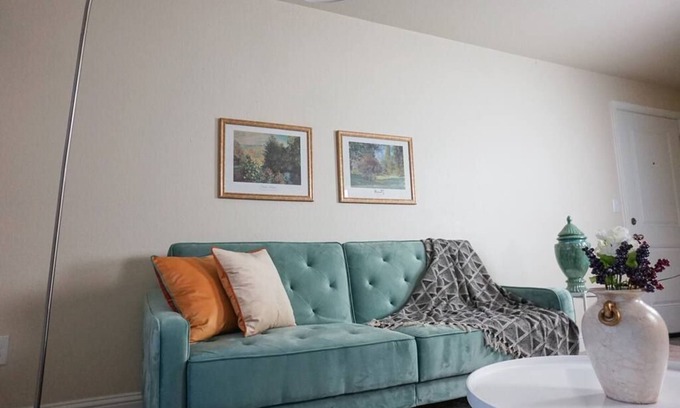 Oklahoma City Appartement | Sleepover: Victorian 1BD/1BA + Balcony - OKC