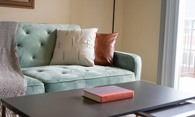 Oklahoma City Appartement | Sleepover: Eclectic 1BD/1BA + Balcony - OKC