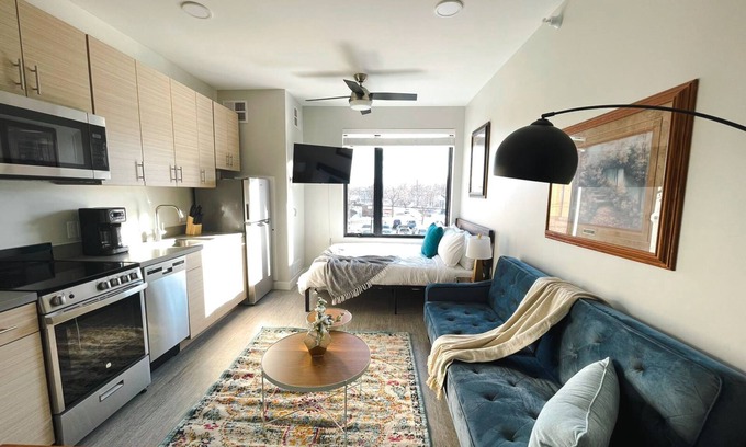Des Moines Appartement | Sleepover: Impressive Studio and Gym - Des Moines