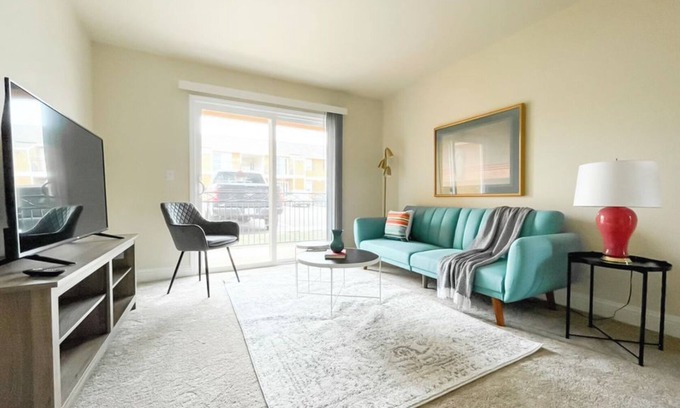 Oklahoma City Appartement | Sleepover: Vivid 1BD/1BA + Gym & Pool - OKC