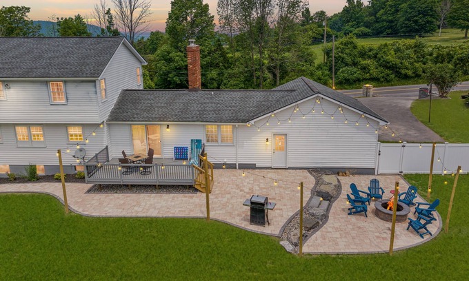 LaFayette Maison | Sleeps 10, Nerf wall, Game Room, fully fenced yard
