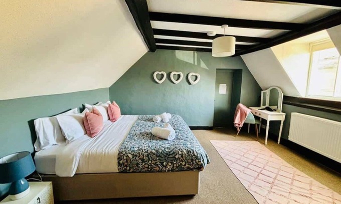 Moreton-in-Marsh Appartement | Sleeps 10 with private garden