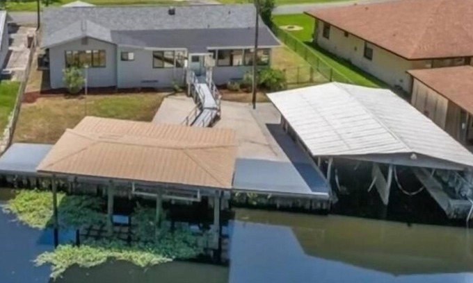 Astor Maison | Sleeps 12, theater, waterfront, close to springs and forest. Old Florida
