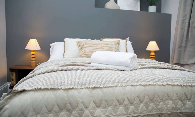 Old Trafford Maison | Sleeps 14 The Old Trafford Zen by Genesis Living