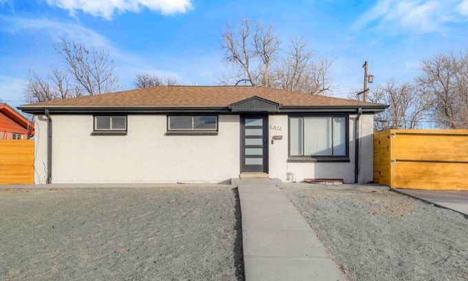 Aurora Maison | Sleeps 16 - 15 min/Downtown, 10 min/Medical Center