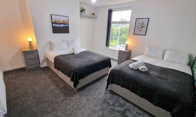 Clayton Maison | Sleeps 16 Etihad/Co-Op Live home by City SuperHost