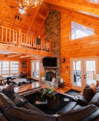 Carbon Hill Maison | Sleeps 16 Luxury Cabin with Game Room & Hot Tub