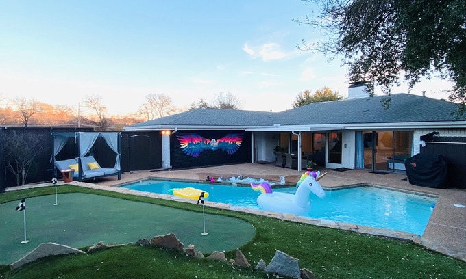 Lake Highlands Maison | Luxurious Private Heated Pool & Spa with Game Room