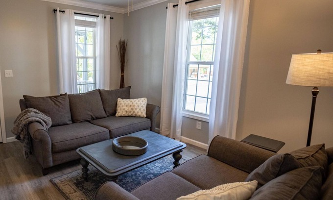 Atchison Maison | Sleeps 2 - 12 Chesterton House: Clean, Stylish, Family Friendly, and Close to BC