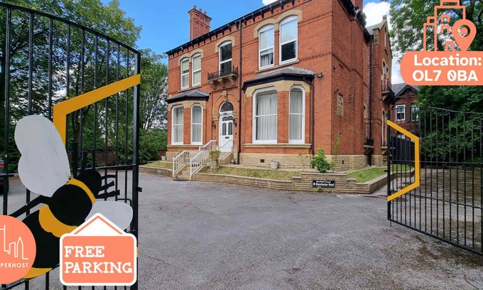 Ashton-under-Lyne Maison | Sleeps 20 Ashton Mansion by City SuperHost