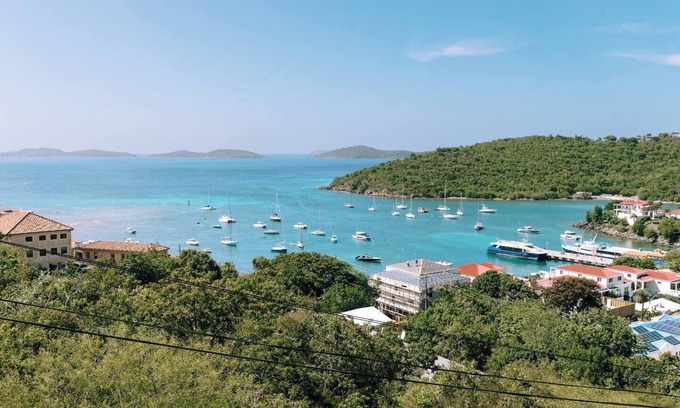 Contant Farms Maison | Sleeps 18 /The Flamingo House /walk to town +beach