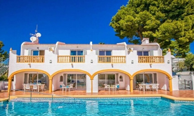 Casas de Torrat Villa | SLEEPS 24, 4 APTS, PRIVATE POOL, PERFECT FOR FRIENDS/ FAMILY & CYCLING GROUPS