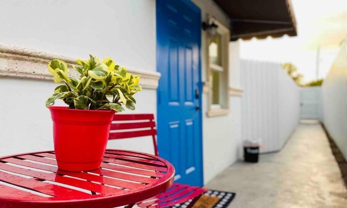 West Little Havana Appartement | Sleeps 3, Cozy, Boho Style, in the heart of Miami -free parking