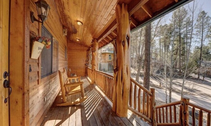 Pinetop Maison | Sleeps 30+