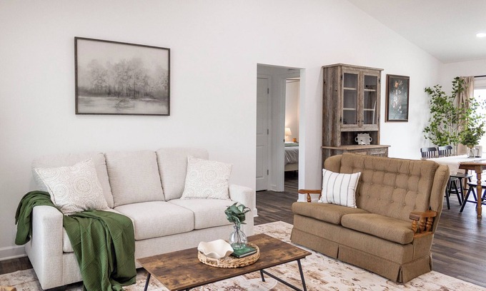 Cynthiana Maison | Sleeps 6, brand new, great location