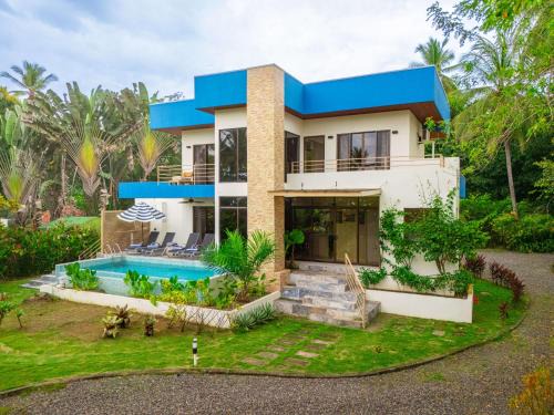 Parrita Maison | Sleeps 8-beachfront-private Pool-wildlife-100mb