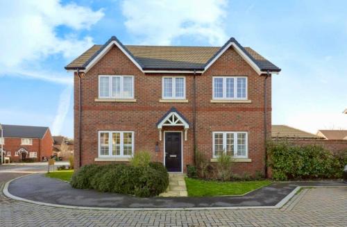 Bentham Maison | Sleeps 8, off-road parking for 3 cars, pet friendly, welcome hamper