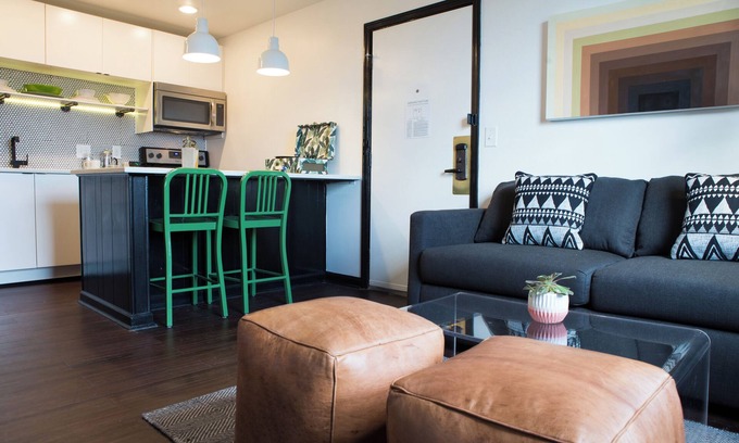 Rutledge Hill Maison | Sleeps 8 | Private SoBro Retreat Near Music & Dining – by AvantStay