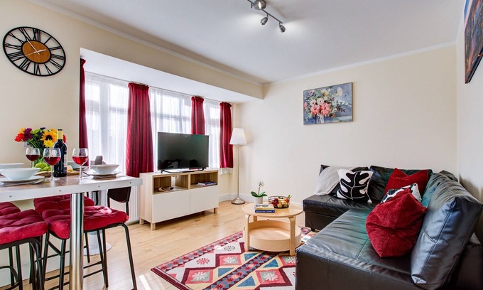 Ponders End Appartement | 1BF-sleeps4-freeparking-pets-wifi- London