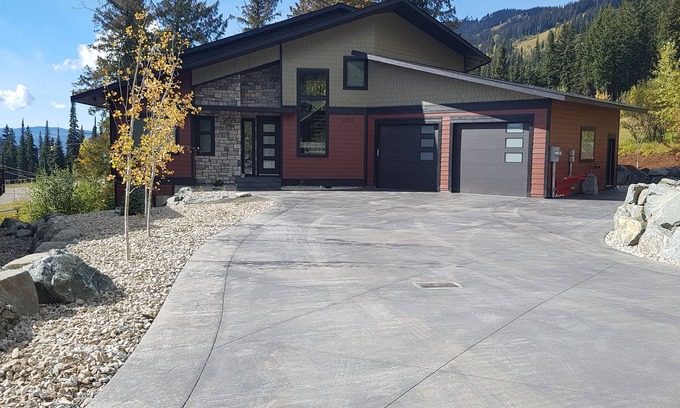 Sundance Estates Maison | Maison flambant neuve avec le meilleur ski à l'intérieur et à l'extérieur à Sun Peaks