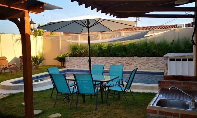 Esterillos Este Maison | Sloth house - Piscine communautaire.