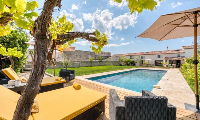 Thaire Villa | La Parenthèse Enchantée proche bord de mer 10 pers