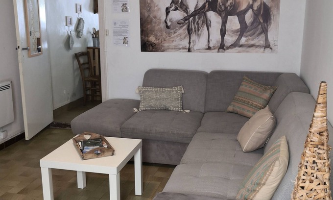 Saint-Martin-le-Mault Maison | Small atypical country house.